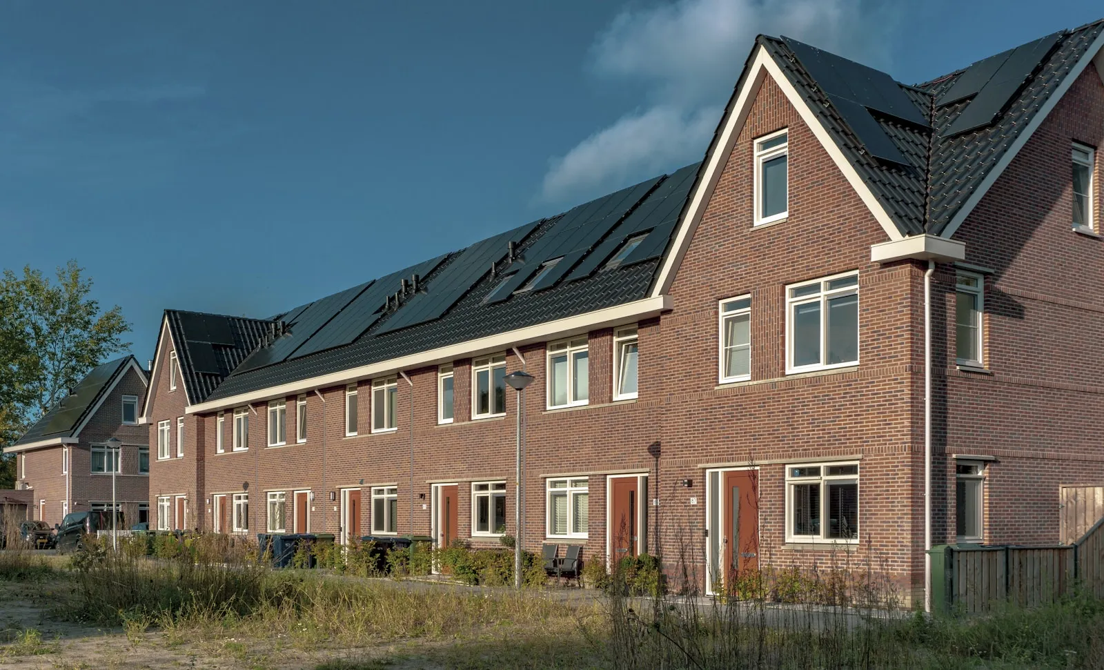 Zonnepanelen Kopen of Leasen Den Haag 2026