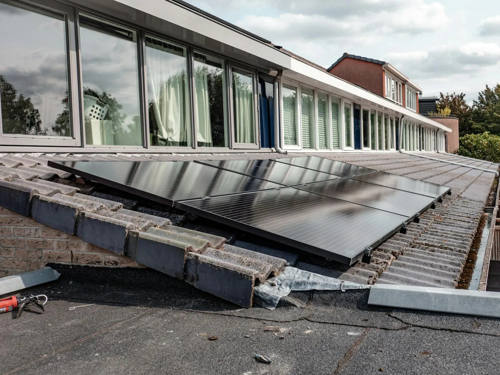 Zonnepanelen Plat Dak Den Haag: Subsidie 2026